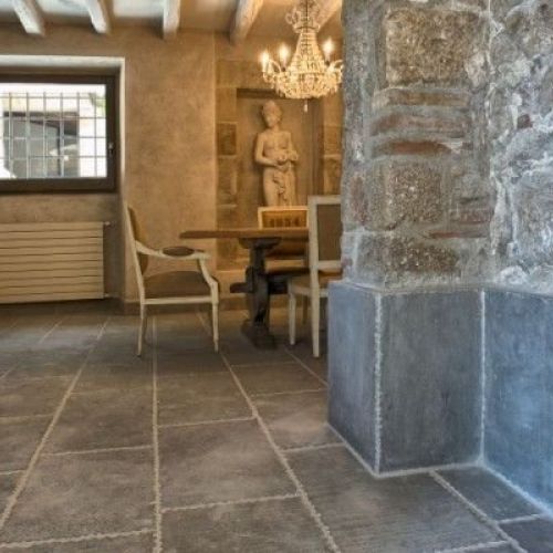 Arival Stone, S